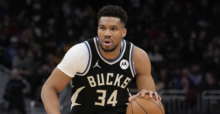 NBA历史第一！字母哥常规赛生涯第160次单场30+10+5|吉安尼斯·安特托孔波|雄鹿|扬尼斯-阿德托昆博|印第安纳步行者队|奥斯卡-罗伯特森_新浪体育_新浪新闻